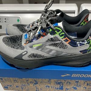 MENS BROOKS RUNNING SHOES